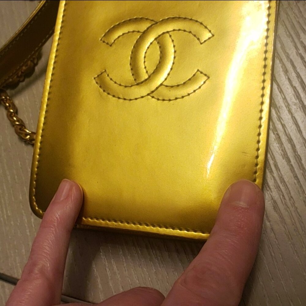 Chanel Gold Patent Leather Interlocking CC Crossbody - Picture 14 of 17